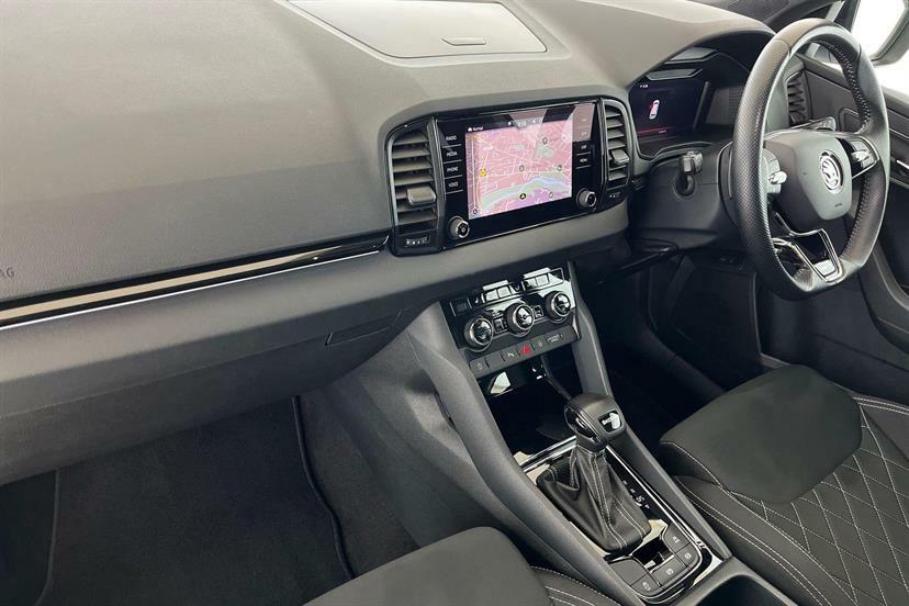 Skoda Karoq 1.5 Tsi Sportline Dsg White #2