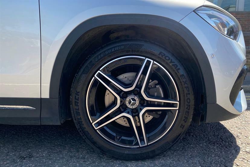Mercedes-Benz GLA Class 200 Amg Line Premium Silver #2