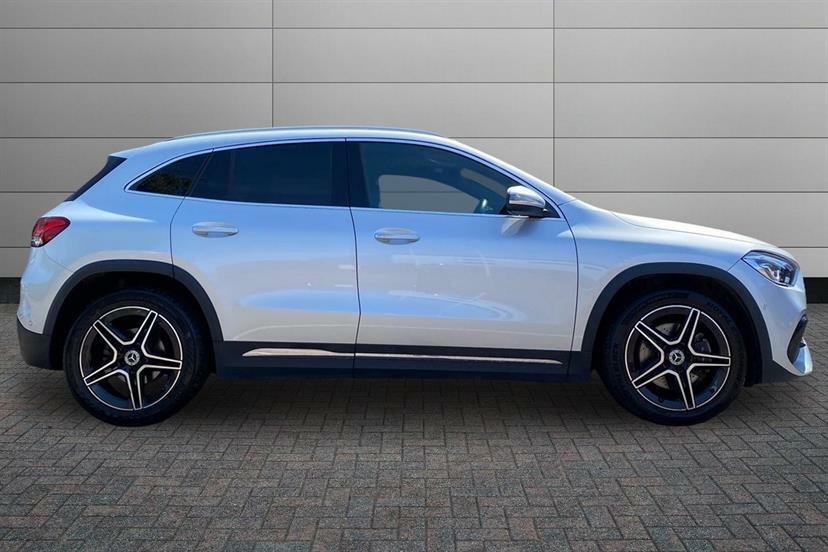 Mercedes-Benz GLA Class 200 Amg Line Premium Silver