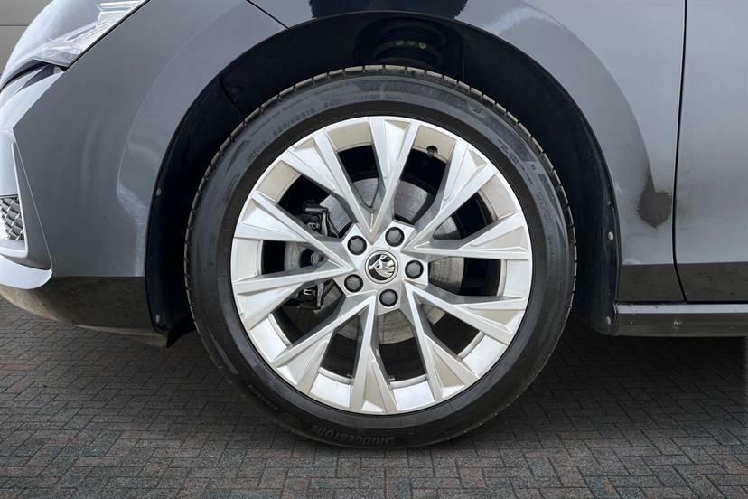 Skoda Superb 1.5 Tsi E-tec Se L Dsg Black #5