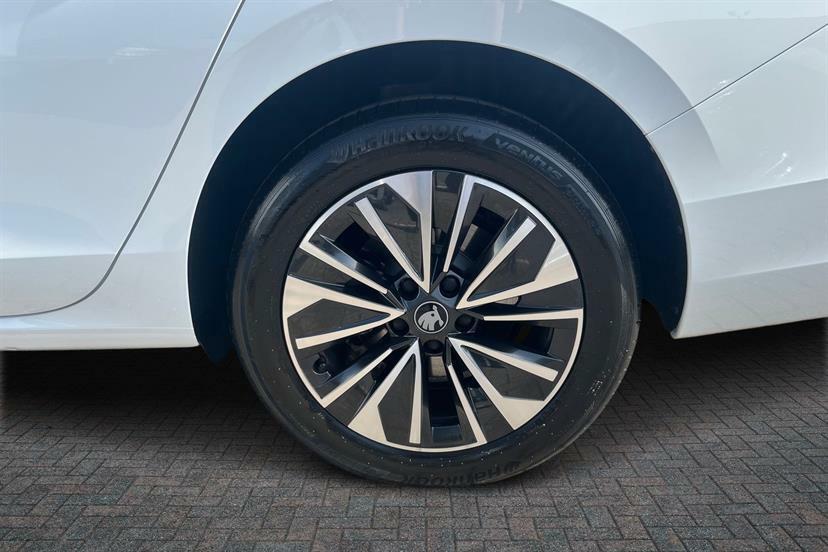 Skoda Superb 2.0 Tdi Se Technology Dsg White #5