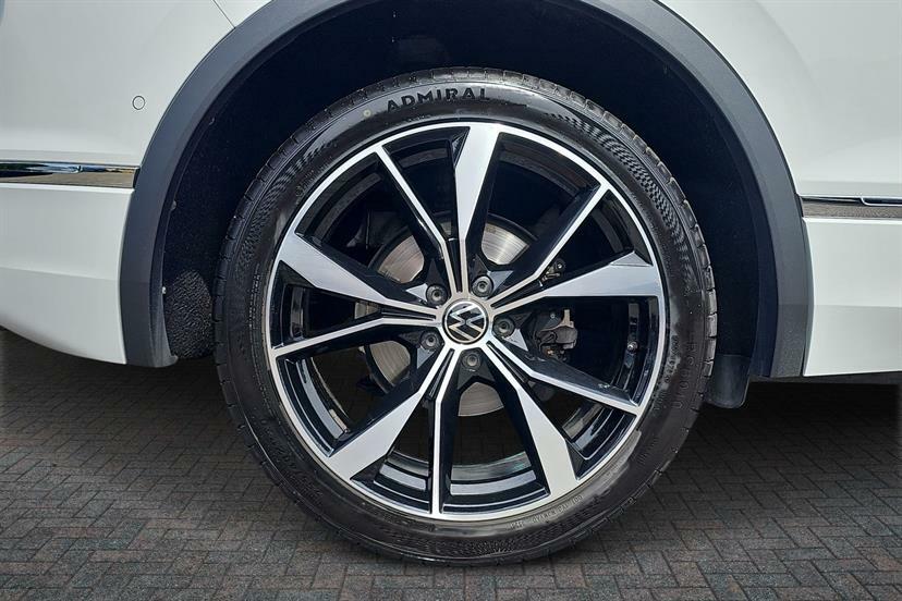 Volkswagen Tiguan 2.0 Tdi R-line Dsg White #4