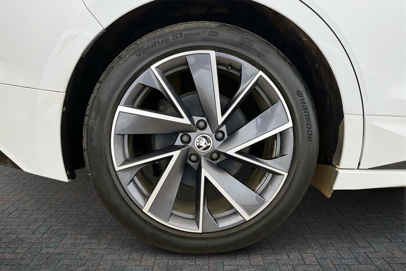 Skoda ENYAQ 195Kw 80X Sportline 82Kwh 4X4 White #5