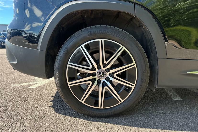 Mercedes-Benz EQB 250 140Kw Amg Line Executive 70.5Kwh Black #4