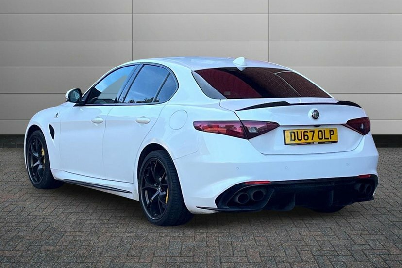 Alfa Romeo Giulia 2.9 V6 Bi-turbo Quadrifoglio Saloon Aut White #3