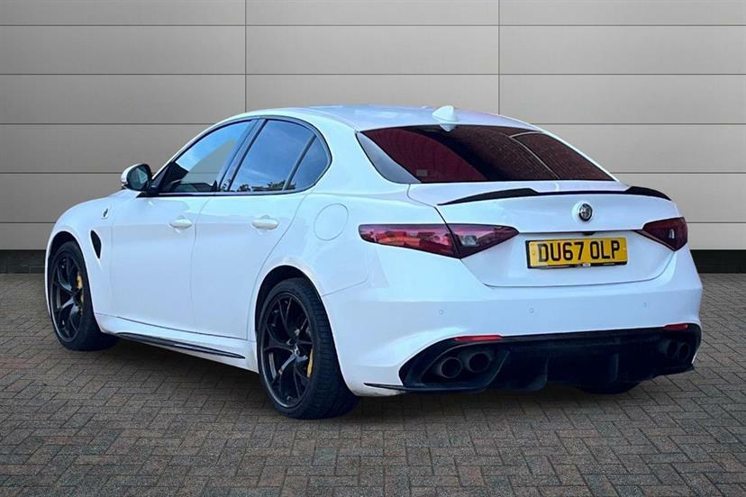 Alfa Romeo Giulia 2.9 V6 Biturbo Quadrifoglio White #3