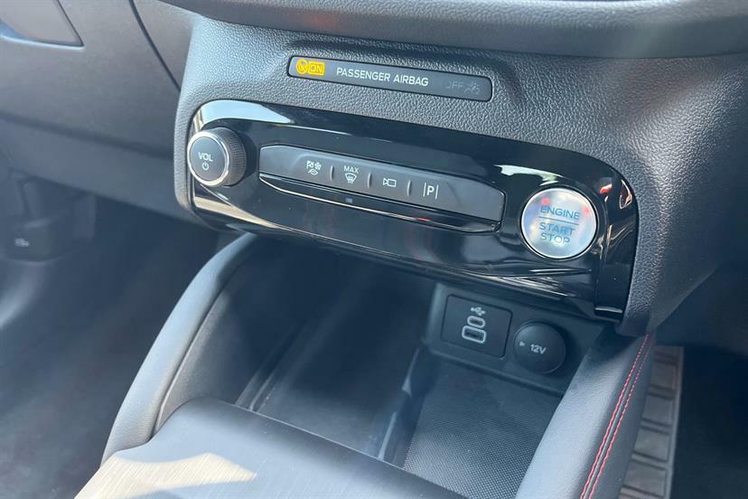 Ford Kuga 2.5 Fhev St-line X Cvt Black #27