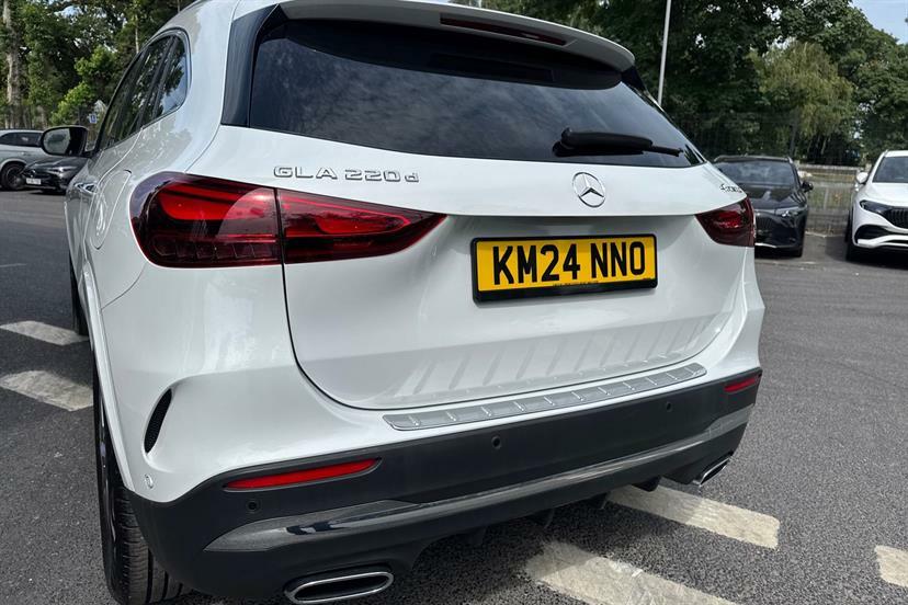 Mercedes-Benz GLA Class 250E Amg Line Premium 2024 Grey #14
