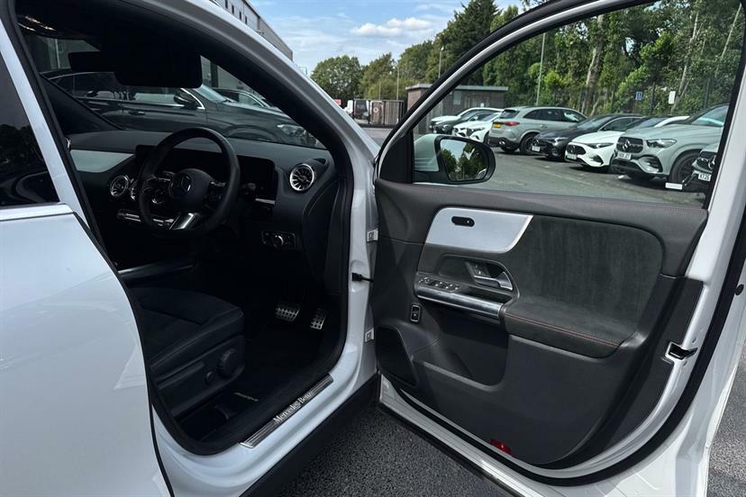 Mercedes-Benz GLA Class 250E Amg Line Premium 2024 Grey #23
