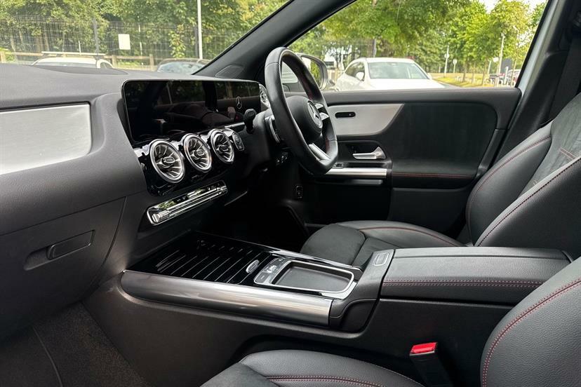 Mercedes-Benz GLA Class 250E Amg Line Premium 2024 Grey #26