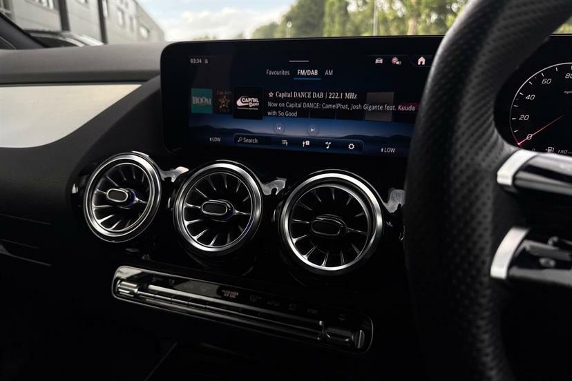 Mercedes-Benz GLA Class 250E Amg Line Premium 2024 Grey #35