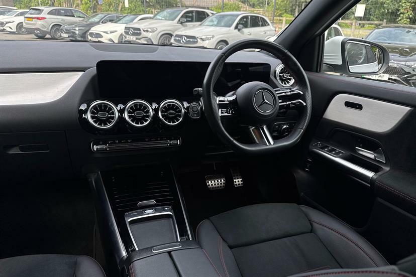 Mercedes-Benz GLA Class 250E Amg Line Premium 2024 Grey #32