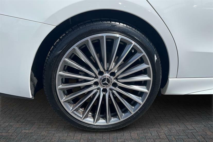 Mercedes-Benz C Class C300 Amg Line Premium 9G-tronic White #4