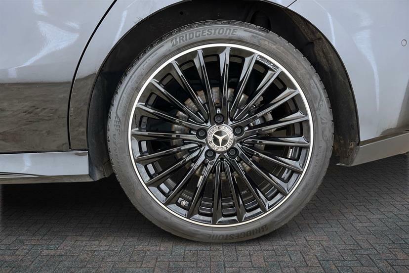 Mercedes-Benz CLA Class 200 Amg Line Premium Plus Tip Black #4
