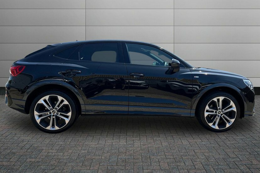 Audi Q3 2.0 Tfsi 40 Black Edition Sportback S T Black #4