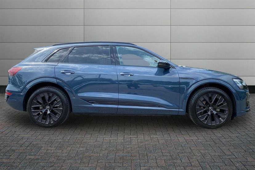Audi Q8 e tron 250Kw 50 Quattro 95Kwh Black Edition Blue #4