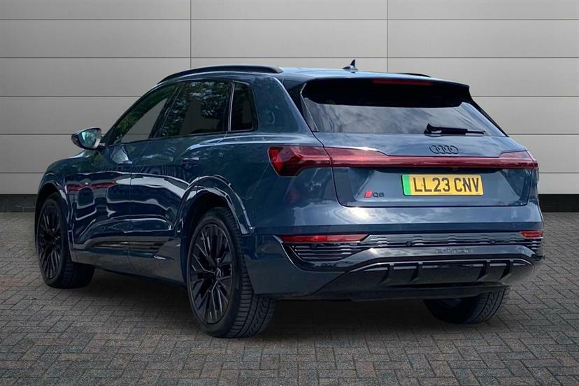 Audi Q8 e tron 250Kw 50 Quattro 95Kwh Black Edition Blue #3