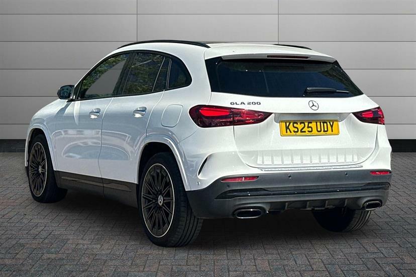 Mercedes-Benz GLA Class 200 Amg Line Premium Plus White #2
