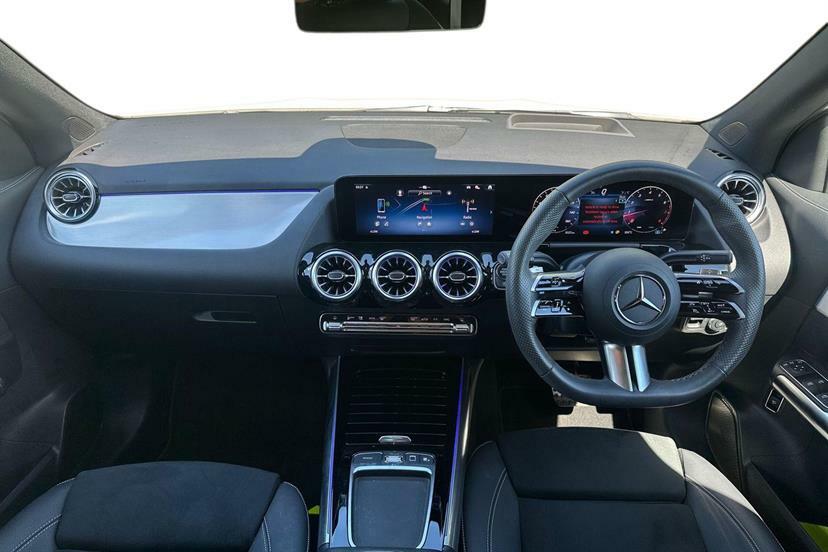 Mercedes-Benz GLA Class 200 Amg Line Premium Plus White #6