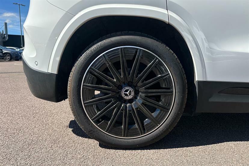 Mercedes-Benz GLA Class 200 Amg Line Premium Plus White #4