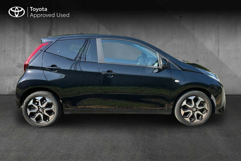 Toyota Aygo 1.0 Vvt-i X-plore Hatchback 71 GL68EBK Black #4