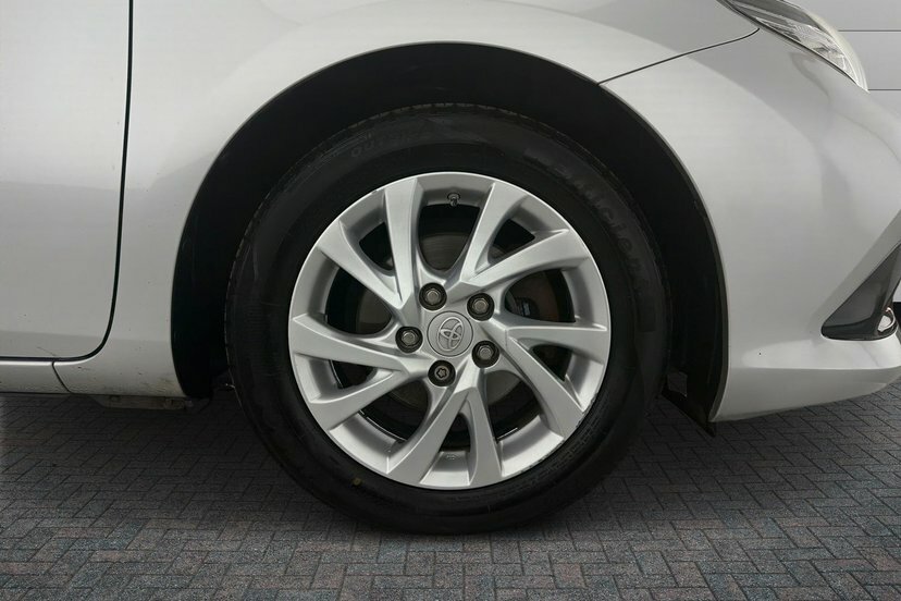 Toyota Auris 1.8 Vvt-h Icon Tech Hatchback Hybrid Cv Silver #5