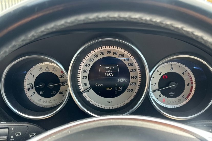 Mercedes-Benz CLS Saloon White #18
