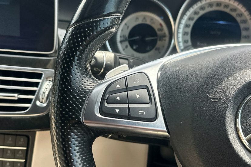 Mercedes-Benz CLS Saloon White #16