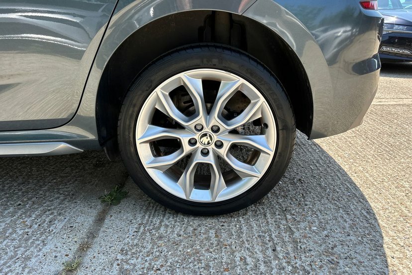 Skoda Kamiq Se L White #11