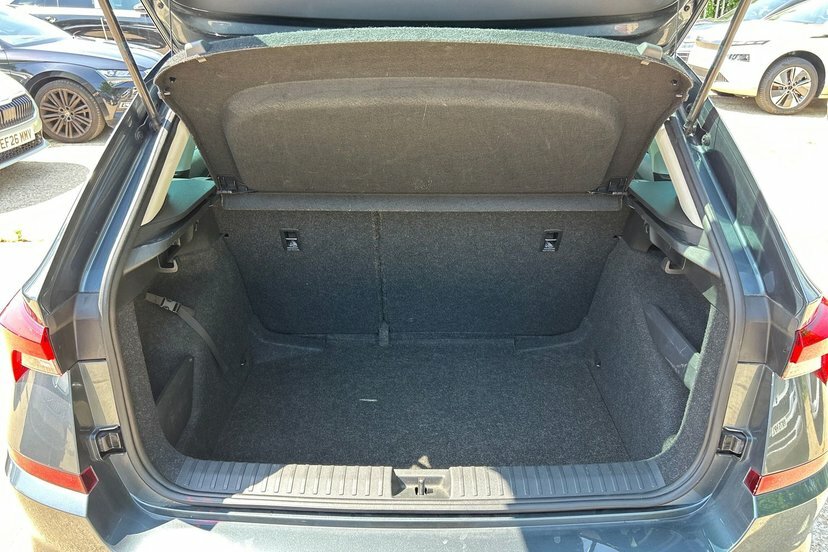 Skoda Kamiq Se L White #18