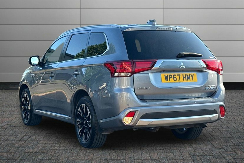 Mitsubishi Outlander 2.0H 12Kwh 4H Suv Plug-in Hybrid Cvt 4W Grey #3