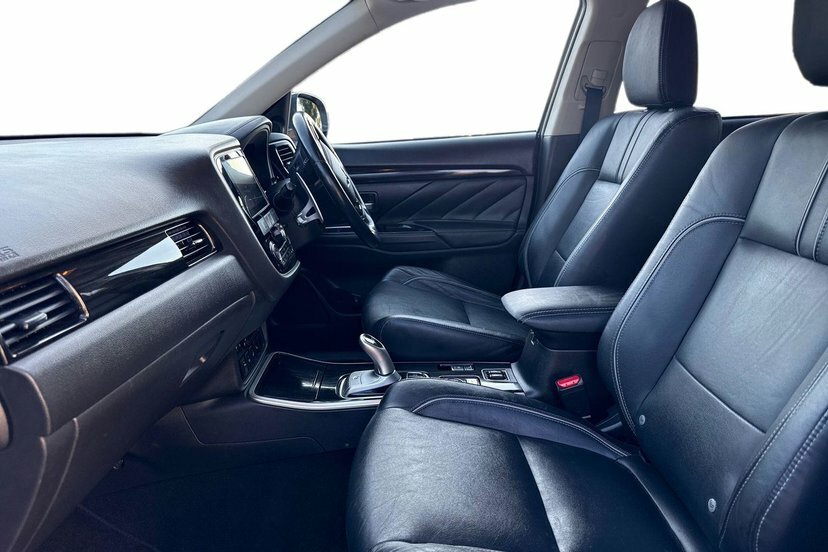 Mitsubishi Outlander 2.0H 12Kwh 4H Suv Plug-in Hybrid Cvt 4W Grey #2