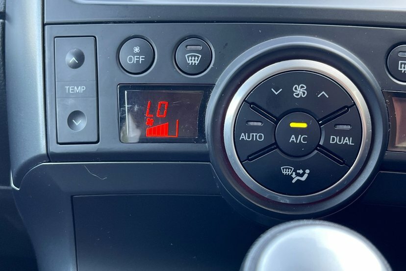 Toyota Verso Valvematic Icon Brown #36