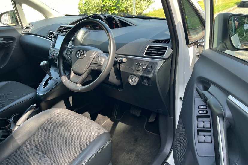 Toyota Verso Valvematic Icon Brown #11