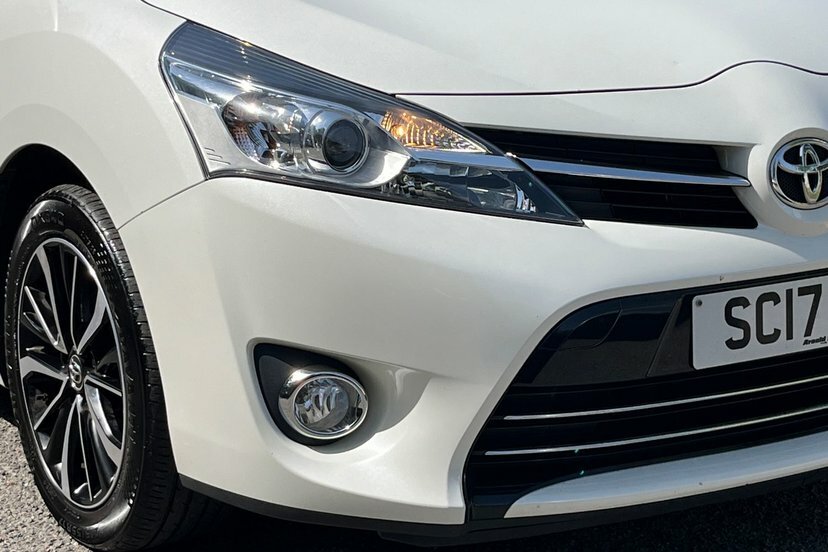 Toyota Verso Valvematic Icon Brown #16