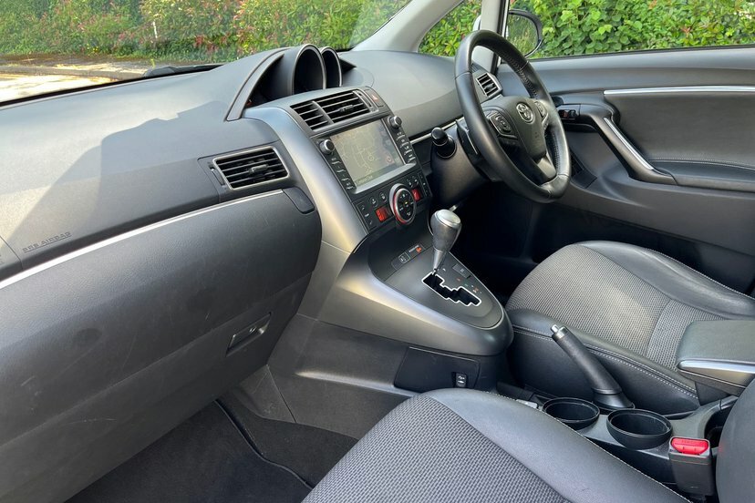 Toyota Verso Valvematic Icon Brown #24