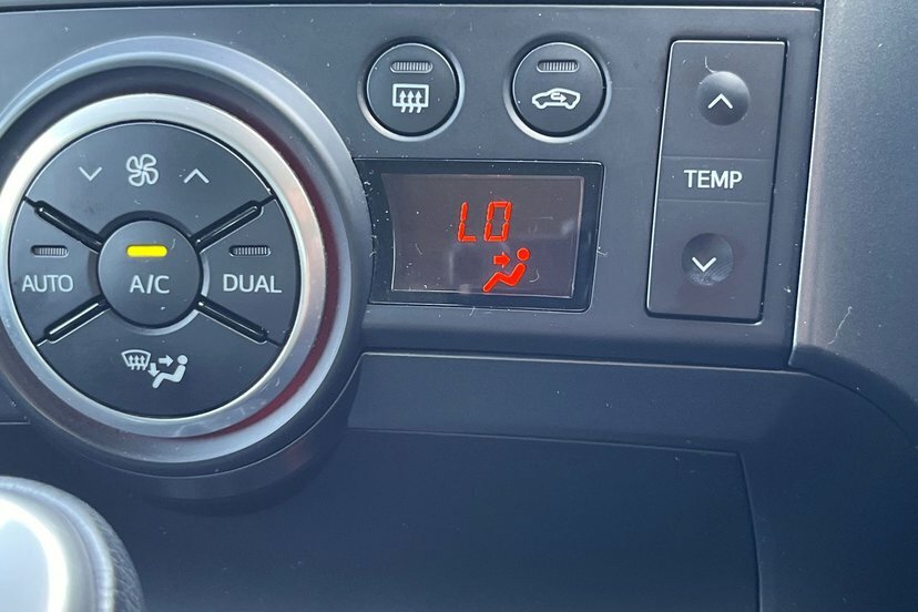 Toyota Verso Valvematic Icon Brown #35