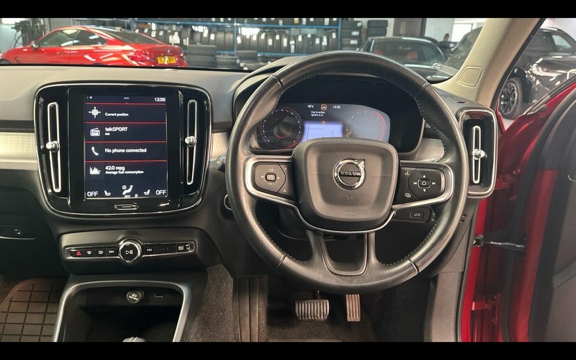 Volvo XC40 2.0 D3 Momentum Pro Suv Awd 150 P BN69UUB Red #5