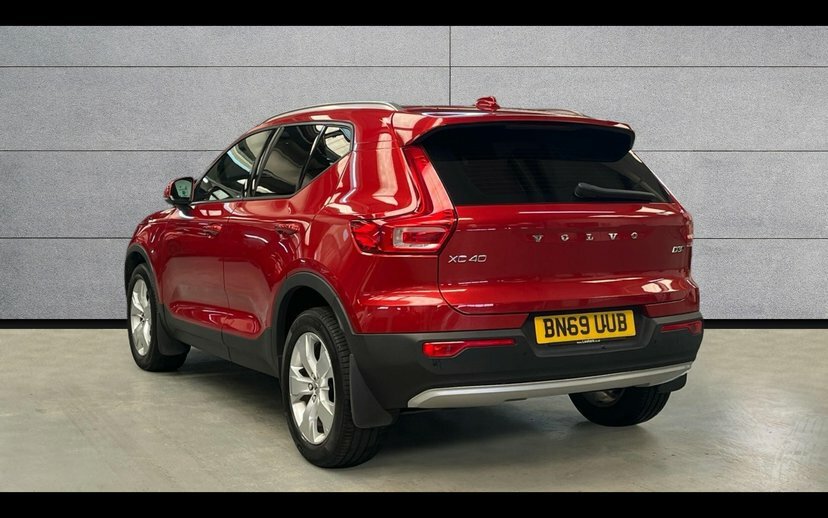 Volvo XC40 2.0 D3 Momentum Pro Suv Awd 150 P BN69UUB Red #2