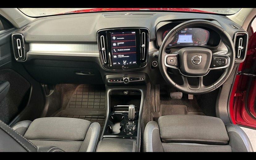 Volvo XC40 2.0 D3 Momentum Pro Suv Awd 150 P BN69UUB Red #4