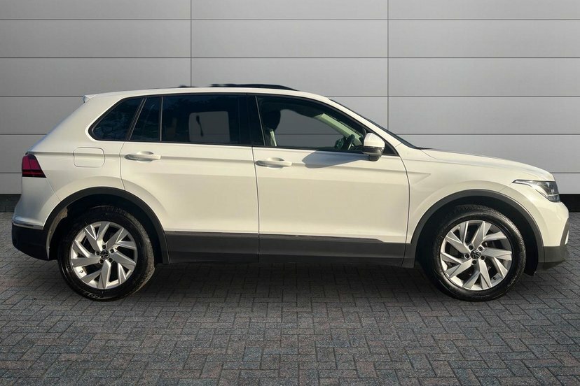 Volkswagen Tiguan 1.5 Tsi Life Suv 130 Ps GL22MVJ White #4