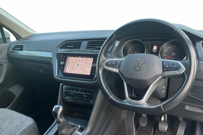 Volkswagen Tiguan 1.5 Tsi Life Suv 130 Ps GL22MVJ White #6