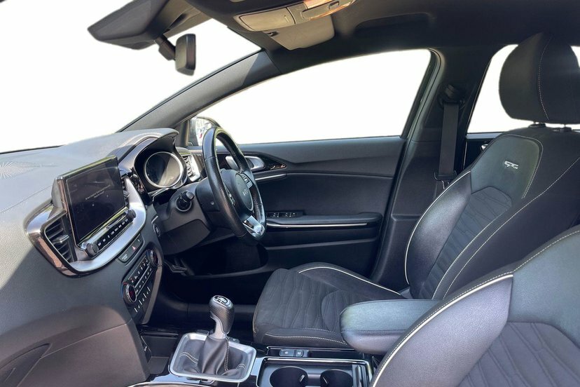 Kia Proceed 1.5 T-gdi Gt-line Shooting Brake Black #2