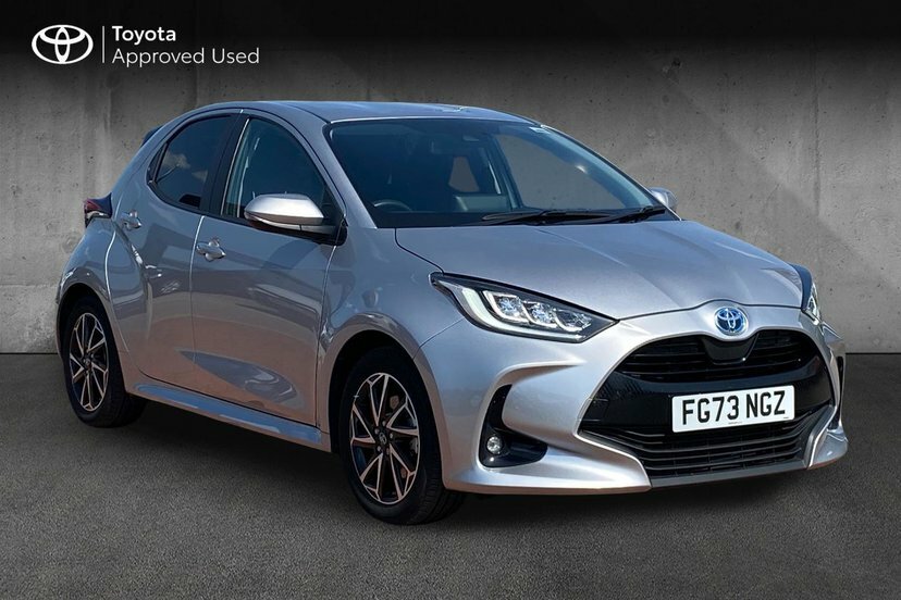 Toyota Yaris 1.5 Vvt-h Design Hatchback Hybrid E-cvt Silver