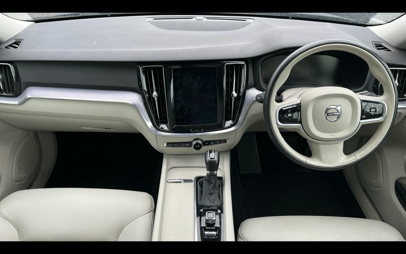 Volvo V60 2.0 T4 Momentum Plus  #4