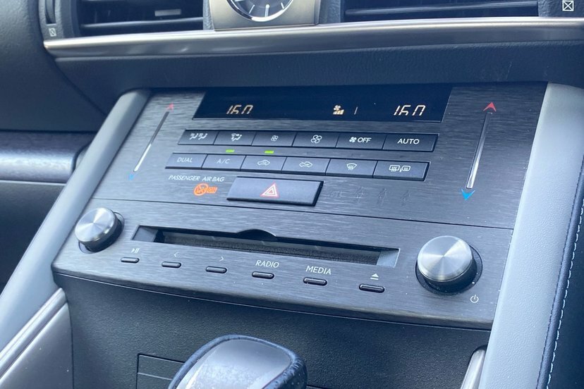 Lexus IS 300H F-sport Cvt Navigation White #28