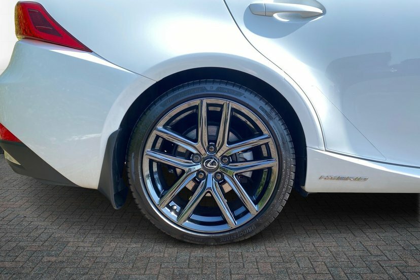 Lexus IS 2.5 300H F Sport Saloon Hybrid E-cvt 2 White #5