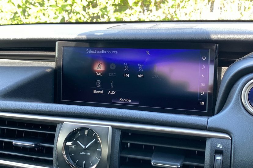 Lexus IS 300H F-sport Cvt Navigation White #25