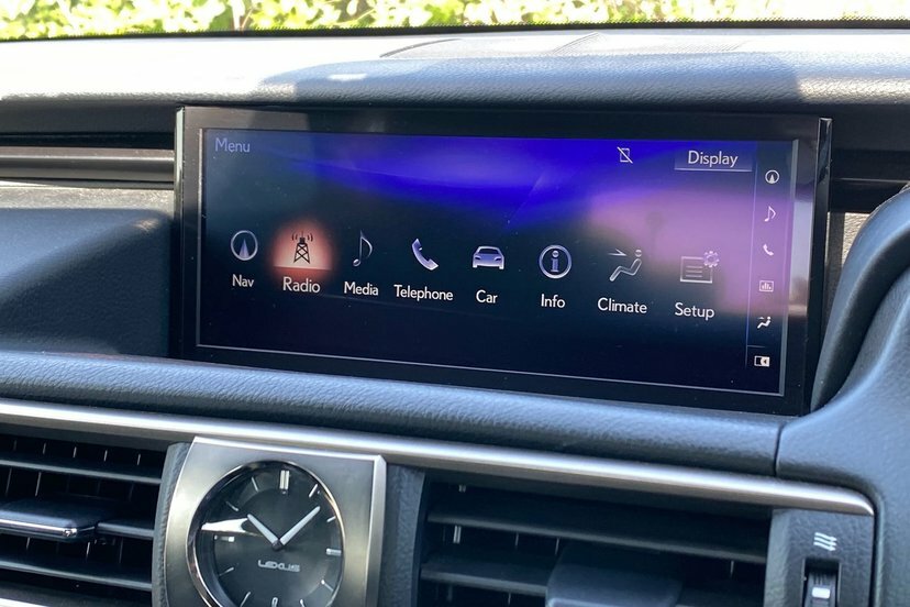 Lexus IS 300H F-sport Cvt Navigation White #24