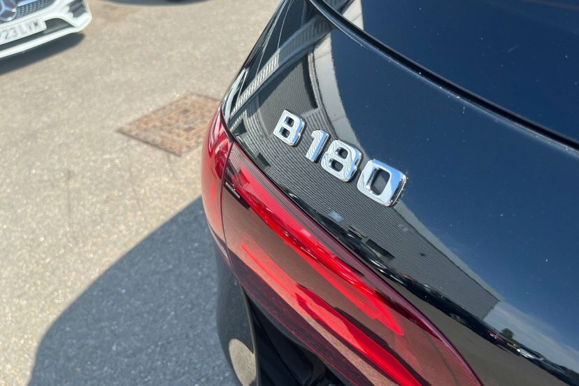 Mercedes-Benz B Class B180 Amg Line Premium Black #15